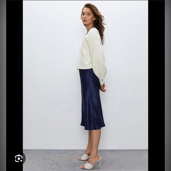 Babaton for Aritzia size 10 midi-length abstract print satin slip skirt. - Picture 4 of 8